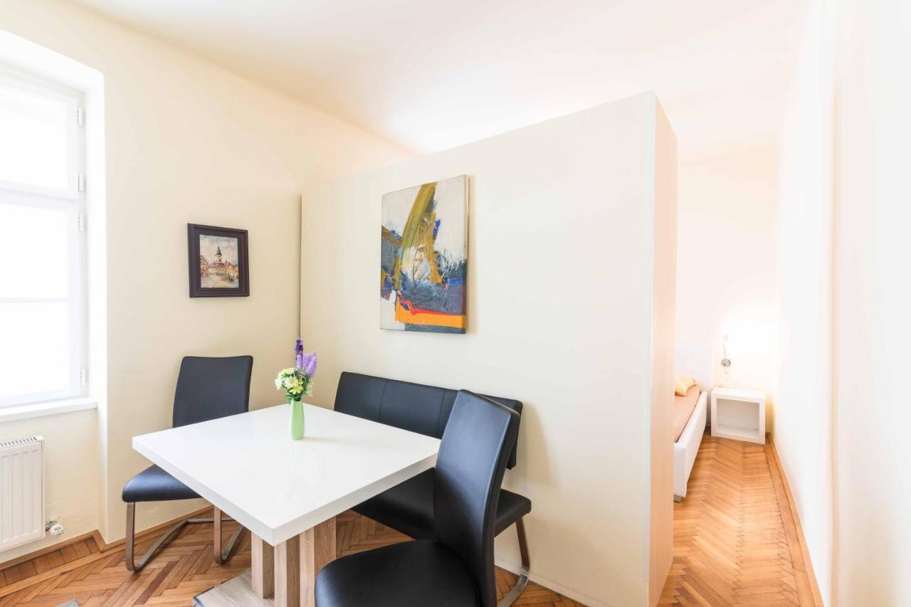 Ferienwohnung Klangturm Im Zentrum Санкт Пьолтен Екстериор снимка